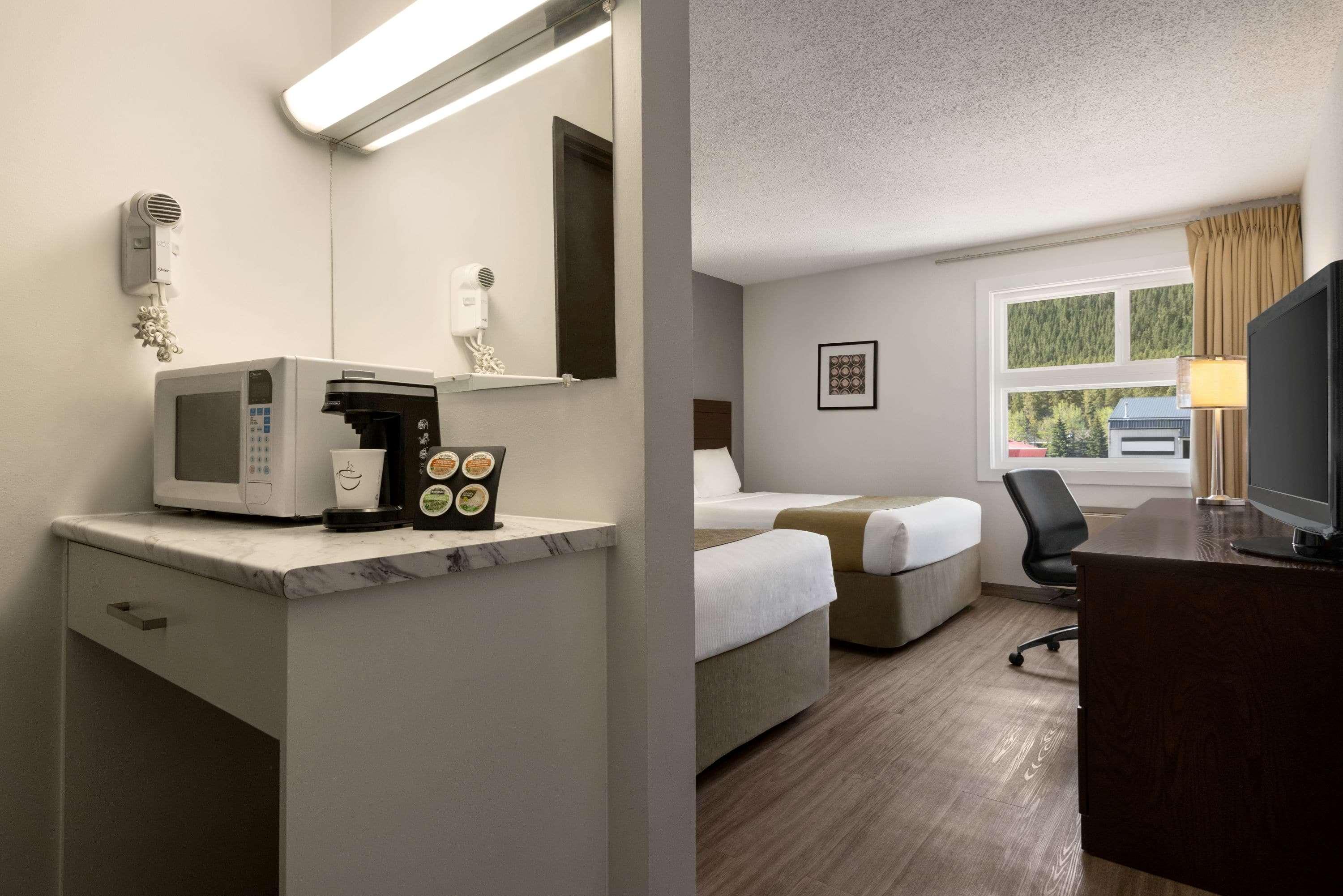 Travelodge By Wyndham Blairmore Exteriör bild