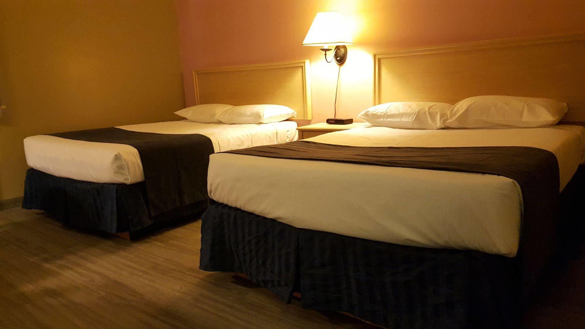 Travelodge By Wyndham Blairmore Exteriör bild